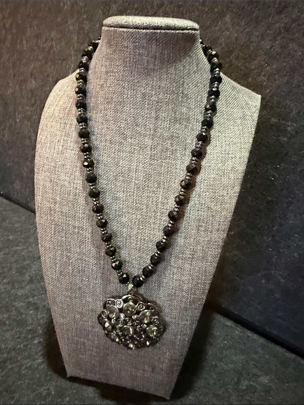 Elegant Black Beaded Pendant Necklace - Women Jewelry